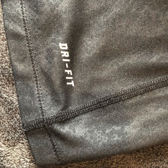 Nike Dri-fit hoodie 2/40$ - Picture 4 of 5